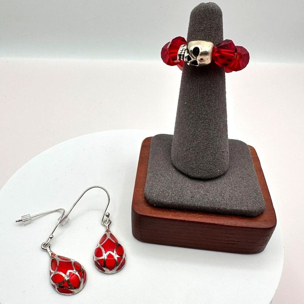 Vintage Y2K Silver Tone Skull Ring Beaded & Red Teardrop Earrings Set Jewelry